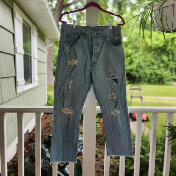 Levi's Denim - Levi Strauss & Co 501 Facded Blue Jeans Vintage Distressed, Cropped Frayed
